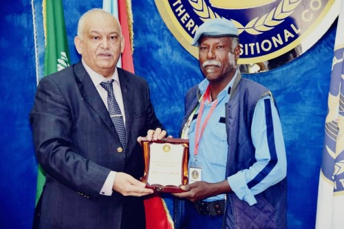 #المجلس_الانتقالي الجنوبي يُكرم رجل المرور المثابر جلال بن سنان