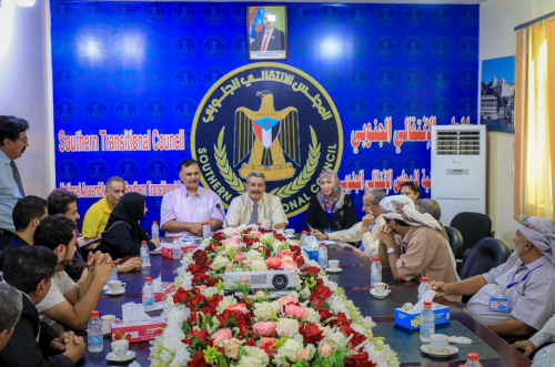 نائب رئيس الجمعية الوطنية يلتقي بعدد من مشائخ وأعيان يافع