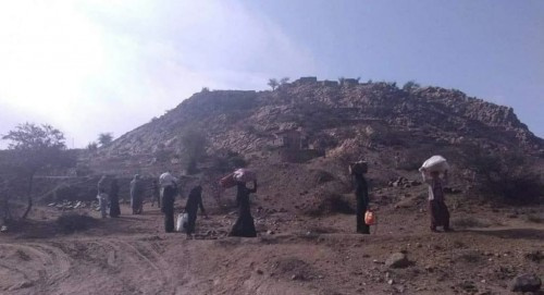 مَوجة نزوح كبيرة لعشرات الأُسَر في مناطق العود هرباً من ظلم المليشيات الحُوثية