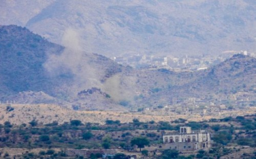 مليشيا #الحوثي تقصف براجمات الصواريخ مناطق المعزوب وشخب شمال غرب قعطبه