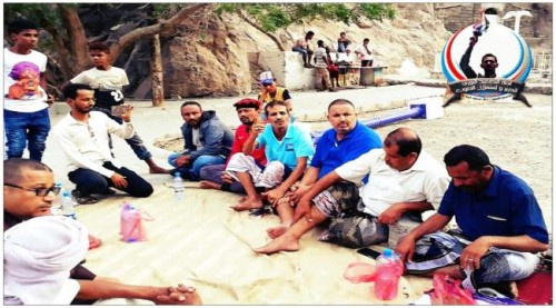 فيما قيادات جنوبية تناقش التدمير الممنهج لمعالم عدن والفساد المستشري.. عصابة من البلاطجة تعتدي عليهم باجتماع عقد في صهاريج عدن