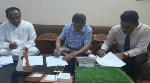 محافظ #حضرموت يوقّع اتفاقية لإنشاء محطة كهربائية تعمل بالطاقة الشمسية لحقل مياه ثلة بالمكلا