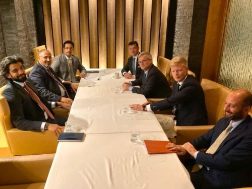 الرئيس الزُبيدي يلتقي المبعوث الخاص لمملكة السويد وسفراء من الاتحاد الأوروبي