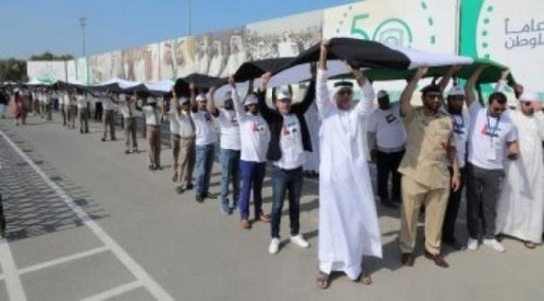 الإمارات تدخل موسوعة جينيس بأطول علم في العالم