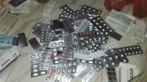 الأجهزة الأمنية بلحج تلقي القبض على عصابة تروج للحبوب والمخدرات