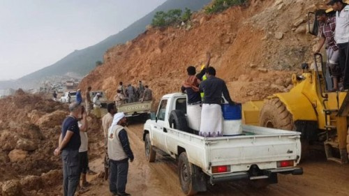 وسط اجواء احتفالية مؤسسة خليفة تفتتح طريق (حيبق) الاستراتيجي بسقطرى