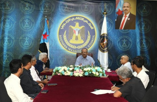 مساعد الأمين العام يناقش مع العميد الجديد لكلية الاقتصاد وسلفه سُبل تنفيد مخرجات المؤتمر الاقتصادي الأول