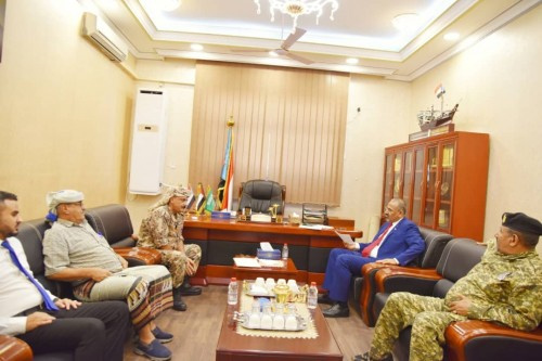 الرئيس الزُبيدي يلتقي العميد فضل باعش قائد قوات الأمن الخاصة