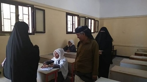 رئيس انتقالي أبين يتفقد سير الامتحانات الفصلية بزنجبار