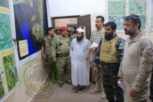 قائد رفيع بقوات التحالف يزور مقر قيادة لواء حماية المنشآت الحكومية في #العاصمة_عدن