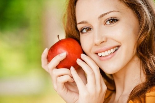 دراسة تكشف.. ما أهمية تناول تفاحتين يوميا لصحتك؟
