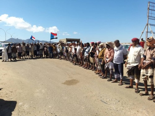 وقفة احتجاجية لأبناء #شبوة والجنوب تنديدا بجرائم الميليشيات الاخوانية في مناطق لقموش