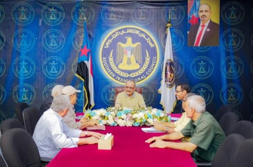 الجعدي يناقش مع نخبة من العسكريين الجويين الجنوبيين سُبل استعادة دورهم الرائد في القطاع العسكري