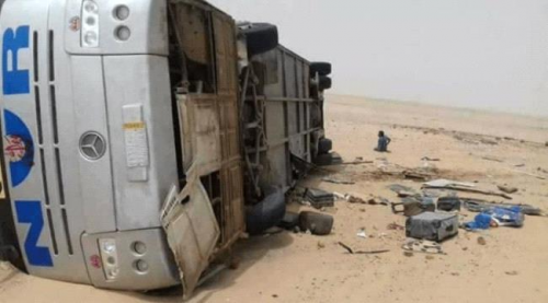 بينهم طبيب جراح.. وفاة 8 اشخاص واصابة اخرين بانقلاب حافلة في ابين