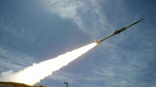 صاروخ باليستي يستهدف معسكرا للجيش في #مأرب