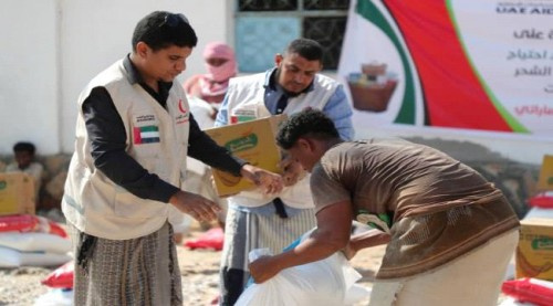 الهلال الإماراتي يواصل حملة توزيع المساعدات الغذائية ب#حضرموت