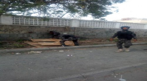 إزالة استحداثات عشوائية في محيط مركز الرعاية الصحية ب#العاصمة_عدن