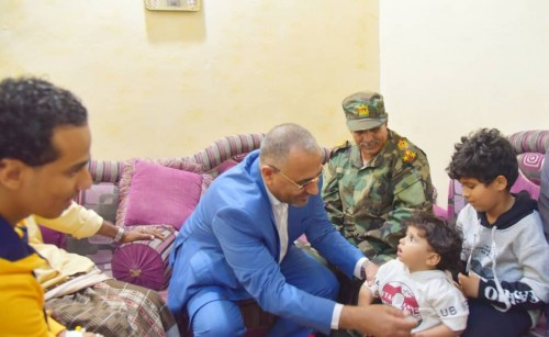الرئيس الزبيدي يطمئن على أحوال أسرة الشهيد أبو خطاب