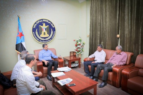 أمين عام الانتقالي يبحث سُبل معالجة تسرب الزيوت في ميناء الاصطياد السمكي ب#العاصمة_عدن