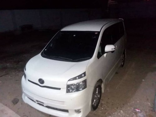 أمن عدن يضبط مطلوبين أمنياً في البريقة وبحوزتهم مبالغ مالية كبيرة