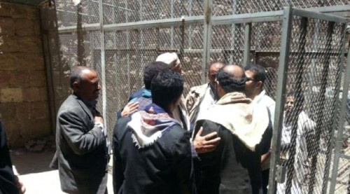 برلماني حوثي يفضح الانتهاكات المروعة في سجون الميليشيات الانقلابية