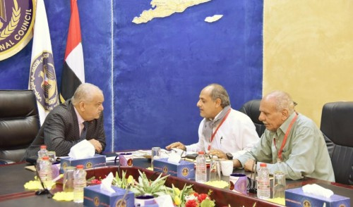 الوالي يناقش الآليات الكفيلة بالحفاظ على المعالم الأثرية والتاريخية بالعاصمة عدن