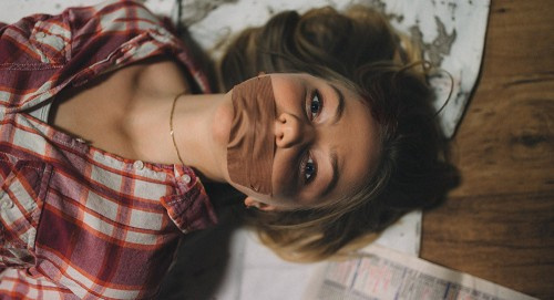 الإعدام علناً لشابين اغتصبا طفلة في إحدى الدول العربية