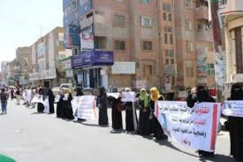 أهالي ضحايا حزب الاصلاح ب#تعز يتهمون النيابة بالمماطلة في قضاياهم