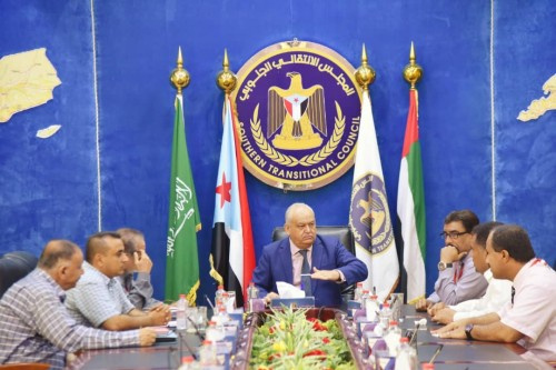 الوالي يطّلع على المهام التي انجزتها اللجنة القانونية والاستشارية بالمجلس