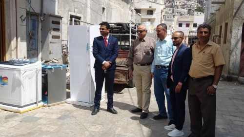 بتوجيهات من الرئيس الزُبيدي.. لجنة الإغاثة تتفقد أحوال الأسرة المنكوبة بحريق كريتر