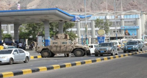 قيادي في اللجان النقابية لـ شركة النفط عدن : لن يكسر الإحتكار إلا بعودة آلية العمل المؤسسي والرقابي المنظم بإشراف المصافي وشركة النفط بعدن 