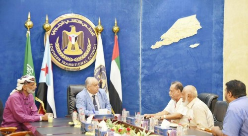 الوالي يطّلع على احتياجات الصيادين والصعوبات التي تواجه مهنة الصيد بالعاصمة عدن