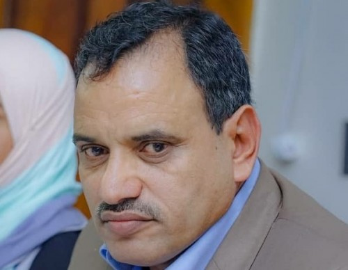 اللواء السقطري يُعزي في وفاة الفنان الكبير أنور مبارك