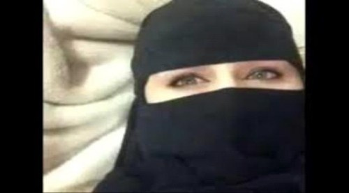 القبض على ساحر ومعه فتاة جميلة تسكن بمنزله بالعاصمة عدن