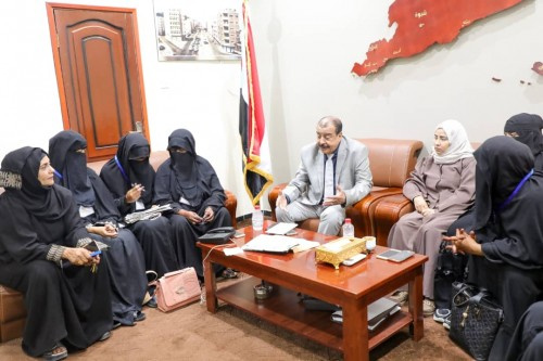 اللواء بن بريك يُشيد بالدور الريادي للمرأة المهرية وبصمودها أمام التحديات التي تواجه البلاد
