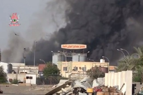 الحوثيون يستهدفون مجمع إخوان ثابت الصناعي بالحديدة بالمدفعية الثقيلة