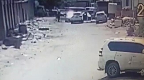 شاهد "صور" تكشف لحظات مهاجمة العصابة للشهيدين احمد فؤاد ورفيقه قبل تصفيتهما جسديا