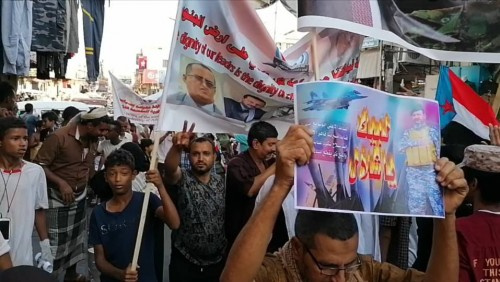 تظاهرة حاشدة بمدينة كريتر للمطالبة بعودة القيادة الجنوبية الى العاصمة عدن