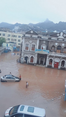 السيول تتسبب بوفاة رجل وامرأة بالعاصمة عدن