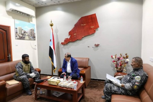 رئيس الجمعية الوطنية يلتقي قائد قوات حماية المنشآت بالعاصمة عدن