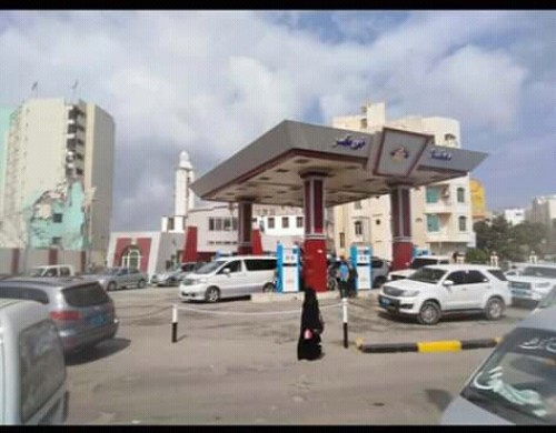 انخفاض اسعار البنزين بالعاصمة عدن الى أدنى مستوى له منذ 2015