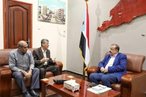 اللواء بن بريك يشدد على ضرورة وضع حد لجشع واستغلالية بعض التجار