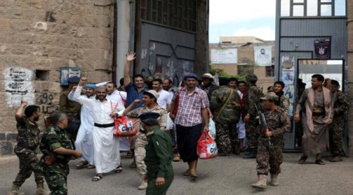 الحوثيون يفرجون عن آلاف السجناء خشية تفشي فيروس كورونا