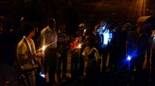 أبناء عدن يدعون كافة الجهات لتحمل مسؤوليتهم وانقاذ المدينة من الظلام الدامس