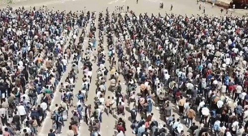 عمليات تجنيد واسعة لشباب وأطفال تعز من قبل حزب الإصلاح