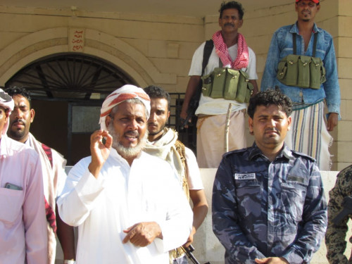 رئيس انتقالي سقطرى يتفقد الوحدات العسكرية المرابطة بمديرية قلنسية