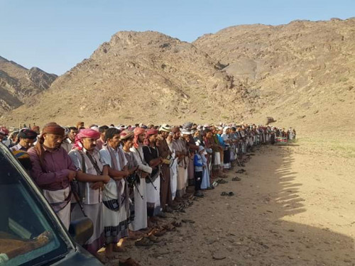 قيادات الانتقالي بشبوة تتقدم مشييعي جثمان الشهيد طلال عريق