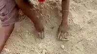 رضيع دُفن حيا.. ثم نجا بأعجوبة من الموت