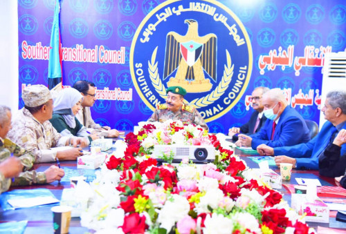 اللواء بن بريك يترأس اجتماعاً مشتركاً لهيئة رئاسة المجلس الانتقالي والقيادة العسكرية والأمنية الجنوبية العُليا