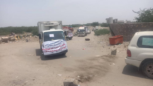 ابناء مديرية الحد يافع يسيرون غافلة غذائية وعسكرية للمقاتلين في جبهات القتال في أبين